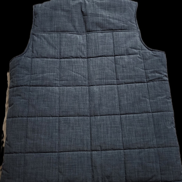 Ariat Vest w/ conceal and carry pocket - Picture 6 of 6